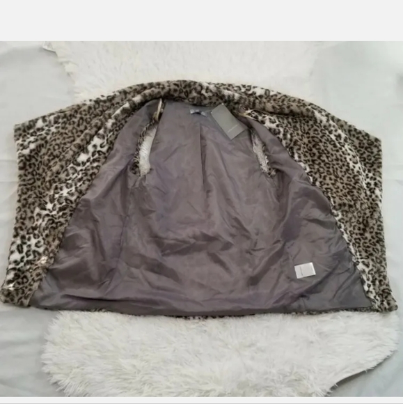 NWT Women's Vest Faux fur size Xs and Medium Multi-colored open pockets - Picture 2 of 11